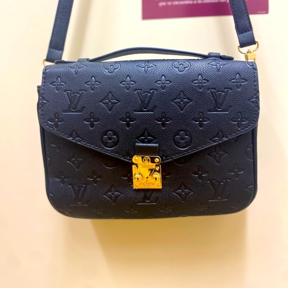 Luxury Purse - Picture 1 of 1